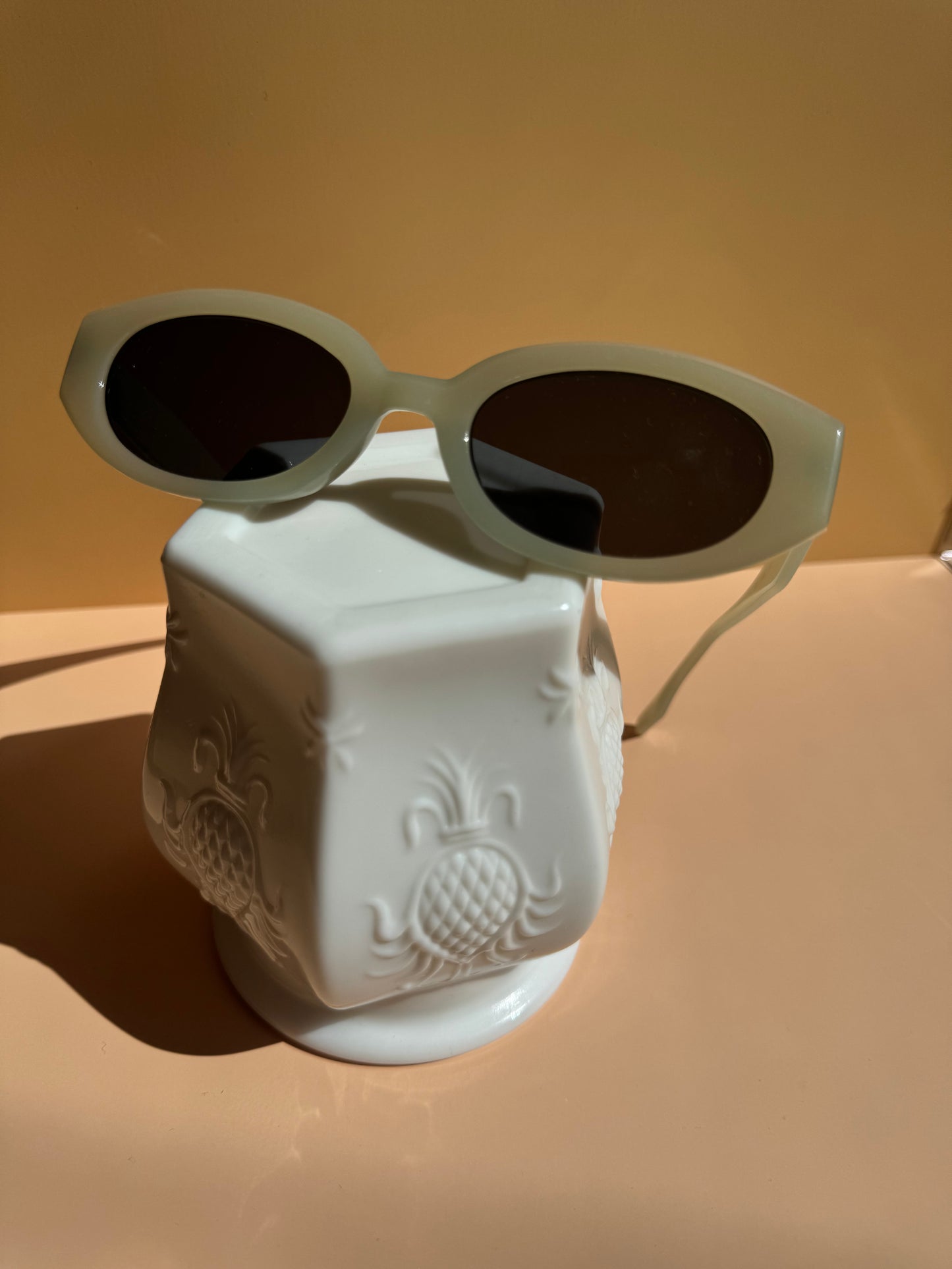 Ovale Sonnenbrille im Retro-Look