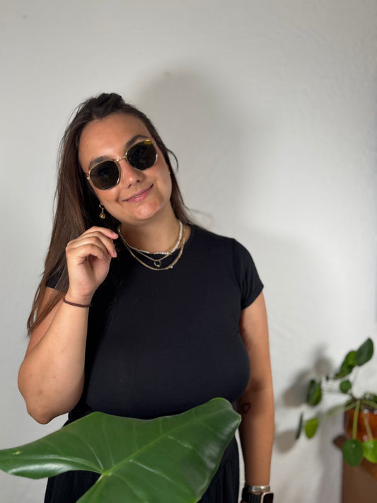 Metallrahmen-Sonnenbrille im minimalistischen Design